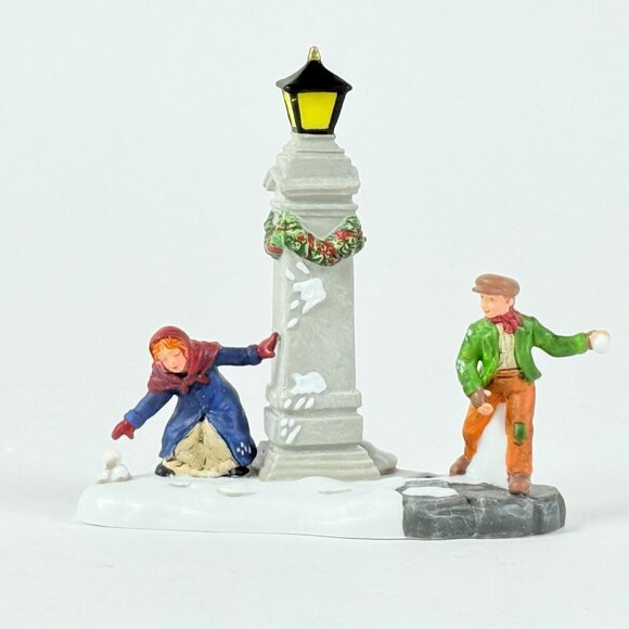 Holiday Village Figurine Snowball Fight Kids Lamp Post Christmas Scene - Picture 1 of 9